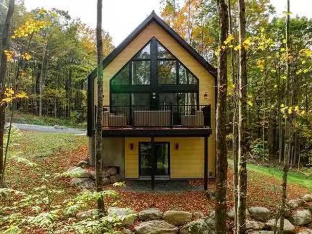 3037 Rue De Huntingdon, Dunham, QC, J0E 1M0 house for sale.
