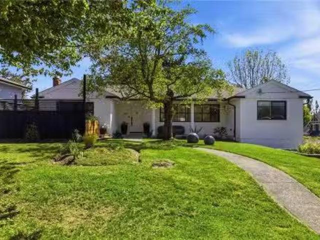3039 Balfour Ave, Victoria, BC, V9A 1R7 house for sale List.