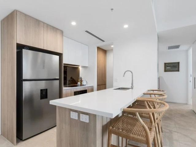 303/1 Tenth Avenue