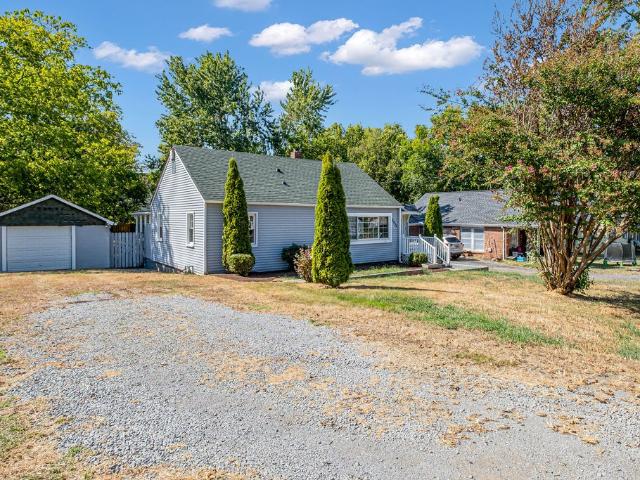3033 Louise Dr