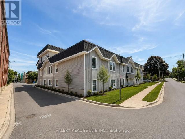 303 1123 QUEENSTON ROAD