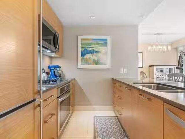 303 1473 Johnston Road, White Rock, BC, V4B 3Z4 Single Famil.