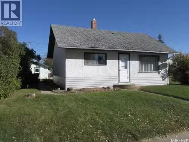 303 2Nd Street W, Nipawin, SK, S0E 1E0 house for sale Listi.