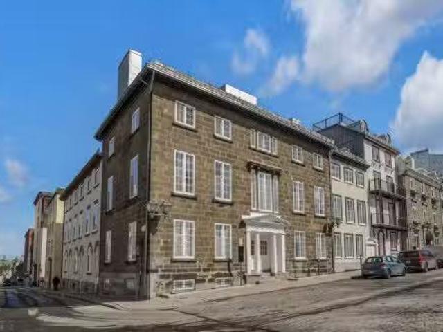 303 43 Rue D'Auteuil, Québec La Cité Limoilou, QC, G1R 4C2.