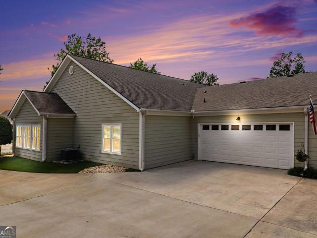 303 Commonwealth Circle