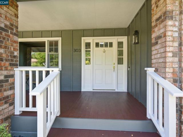 303 Calle La Mesa