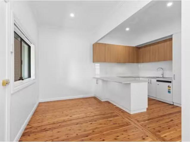 303 Charlestown Road, Charlestown House for rent Listed by Sh.