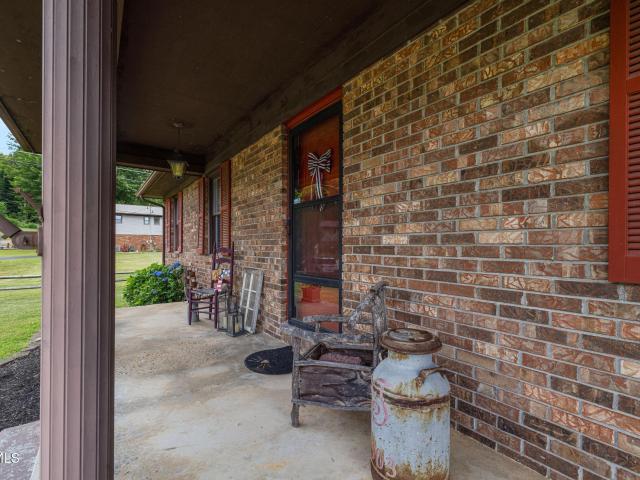 303 Cloverleaf Court