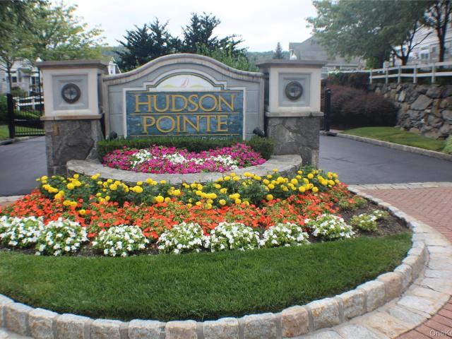 303 Bridgeview Dr, Poughkeepsie, NY 12601 | MLS #1013
