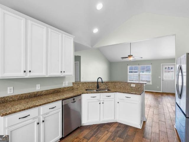 303 Daniel Trent Way 081