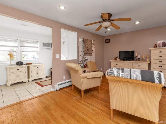 303 Oak St, Hempstead, NY 11550 | MLS #937824