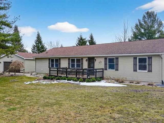 303 Lamoreaux Dr, Elk Rapids, MI 49629