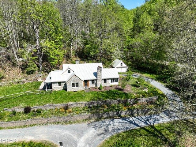 303 TN 143, Roan Mountain, TN 37687