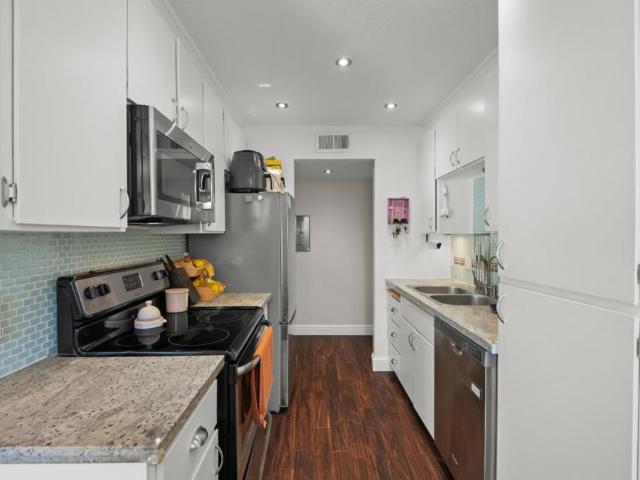 303 Tradewinds Drive 10