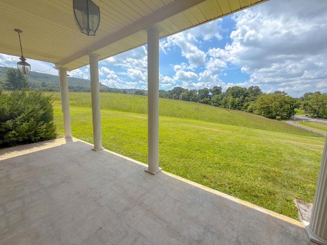 3044 Grayson Turnpike