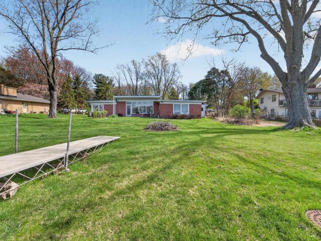 3048 Waunona Way