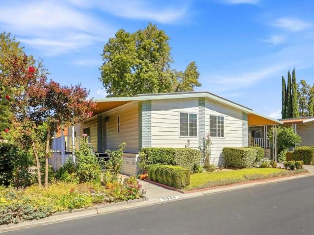 3040 Oakbridge Drive 3040