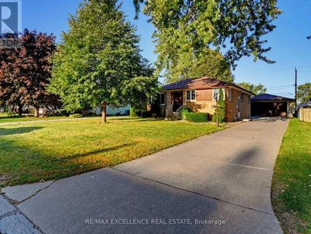 3040 Woodlawn Avenue, Windsor, ON, N8W 2H7 house for sale | Listing ID X13876 | Royal LePage