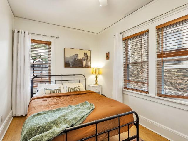 3041 N Oakland Ave, Unit 3043