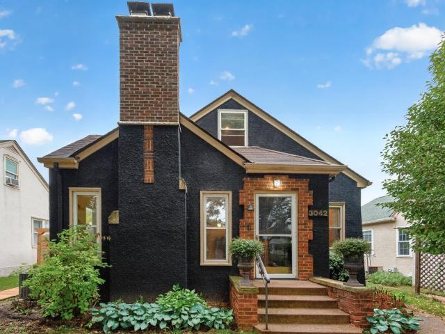 3042 Arthur Street NE