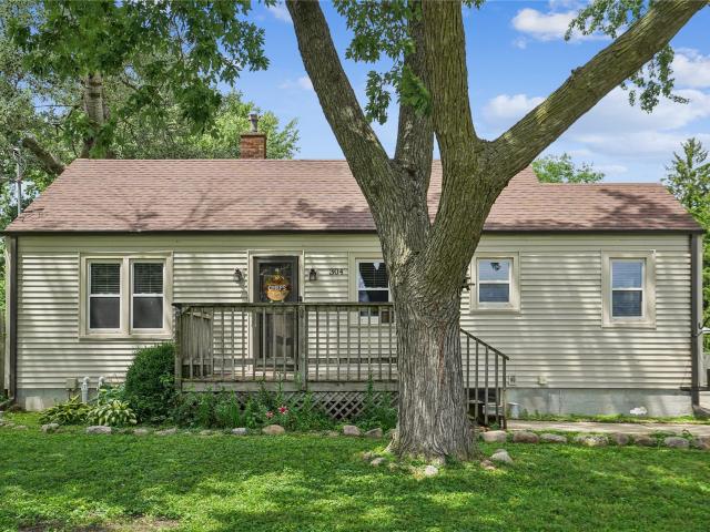304 2nd Street SE