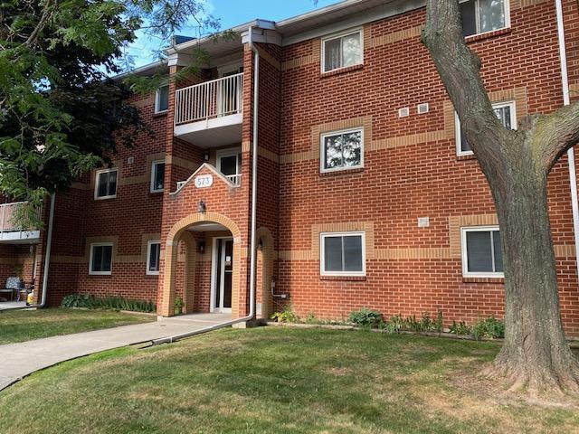 304 573 Armstrong Road 2 bed, 1 bath | 2 beds 1 bath 304 573 Armstrong