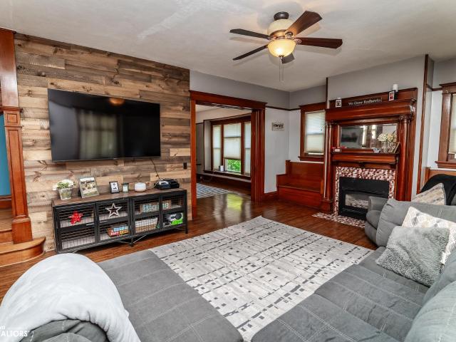 304 6Th Street