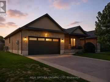 Norfolk County, Ontario - Patio, Garden