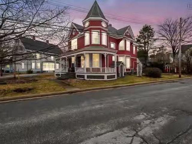 304 Clifton Avenue, Windsor, NS, B0N 2T0 house for sale Lis.