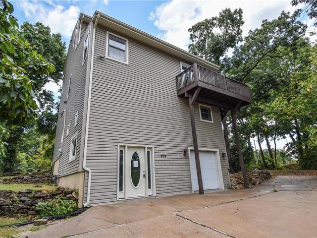 304 E 164th Terrace