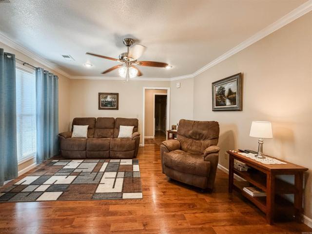 304 Indian Dr
