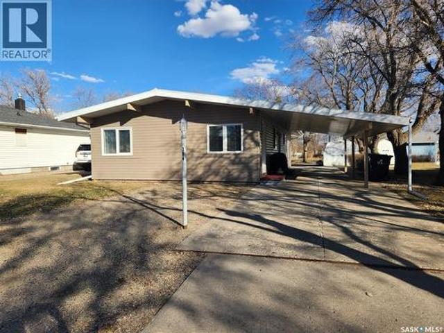 304 Second Avenue E, Lampman, SK, S0C 1N0 house for sale | Listing ID SK030695 | Royal LePage