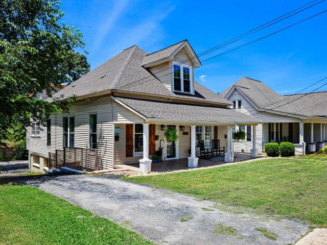 304 Plum St