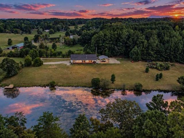 304 Rhinehart Dr SE