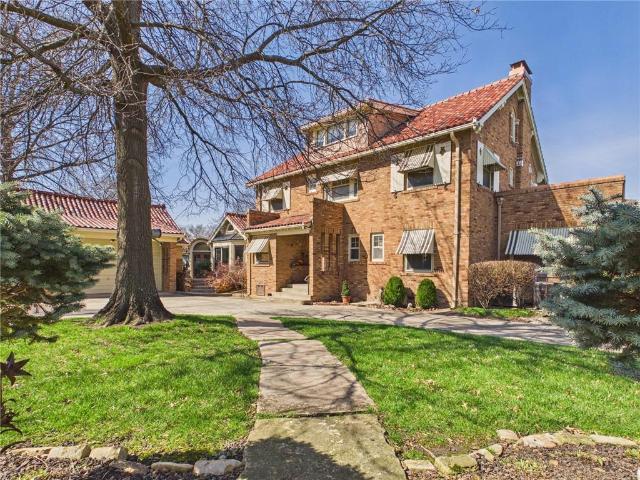 304 W 9th Street