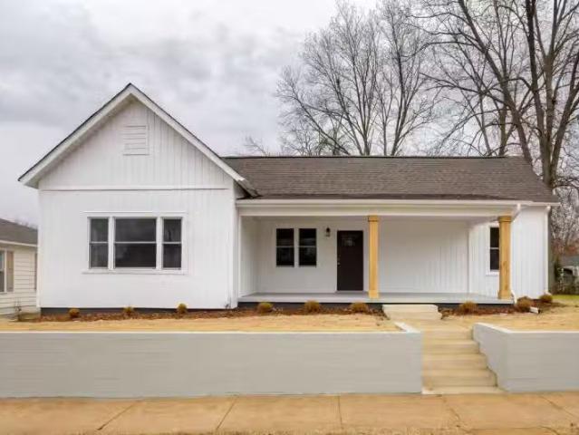 304 W 1ST ST, TUSCUMBIA, AL 35674