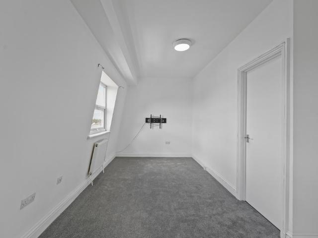 304a London Road, Croydon CR0 1 bed flat to rent £1,250 pcm £288 pw