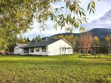 3056 Harmon Road, Clearwater, BC, V0E 3A0 Luxury House for s.