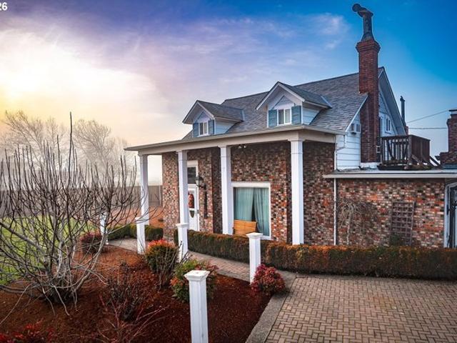 30577 Diamond Hill Dr, Harrisburg, OR 97446