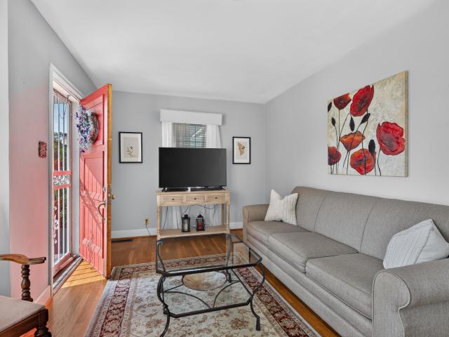 305 1/2 S 3rd Street