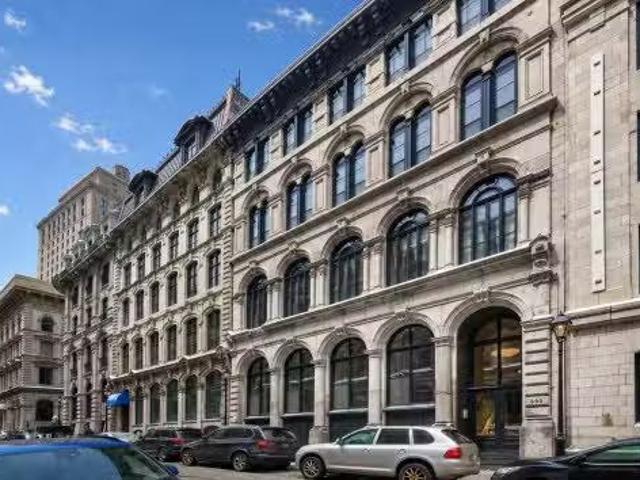 305 433 Rue Ste Hélène, Montréal Ville Marie, QC, H2Y 2K9.