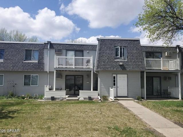 305 51st St N Unit 8, Grand Forks, ND 58203