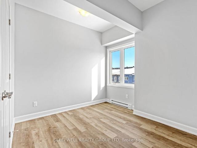 305 979 North Russell Road