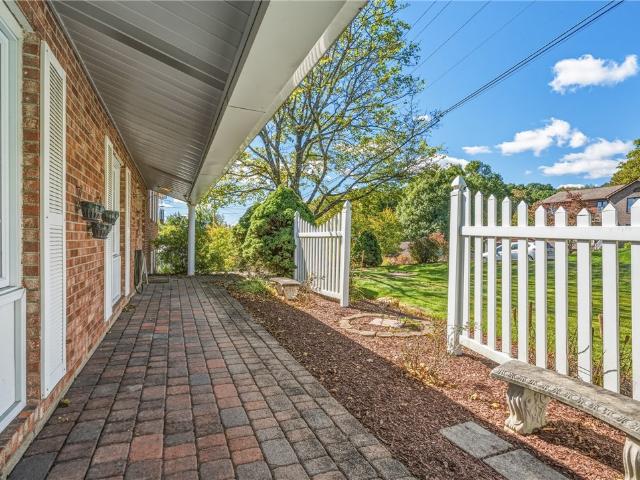 305 Banbury Ln