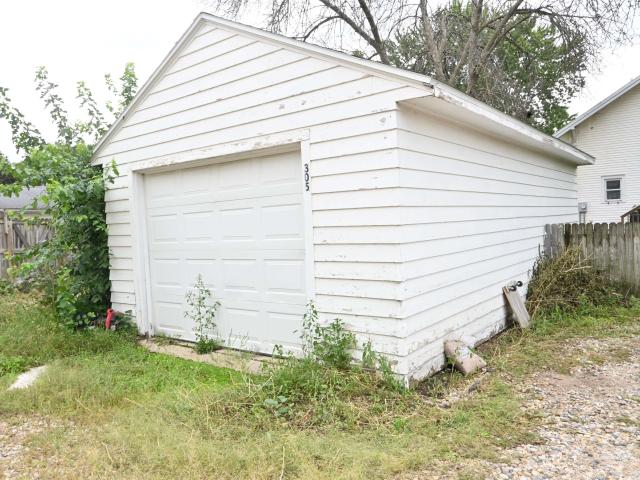 305 E 10th Street