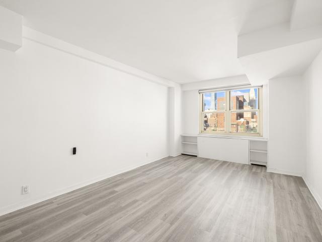 305 E 24TH Street 19T