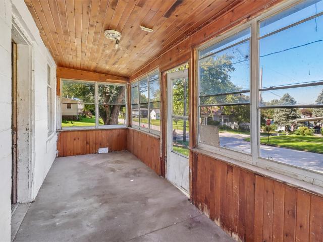 305 E Division Street