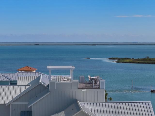 305 Estes Dr, Rockport, TX 78382 | MLS #7572