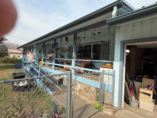 305 Front Street