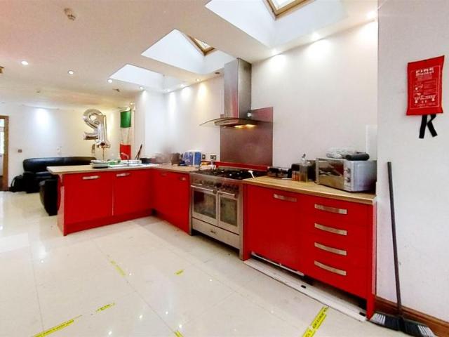 305 Heeley Road, Stirchley, B29 6EL, United Kingdom | 6 bed house for rent #139475982 | Rentberry